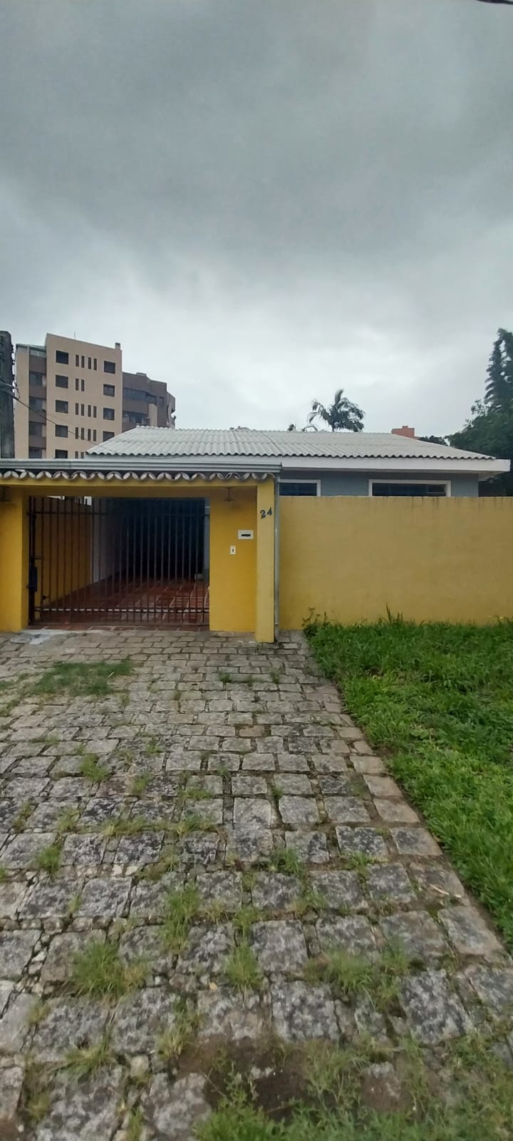 Casa para alugar possuí 206,00 M² 4 dormitório no Cabral, Curitiba/ PR
