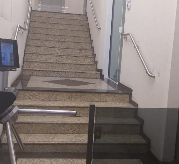 Conjunto para alugar possuí 30,30 M² com 01 sala e bwc no Centro de Curitiba/PR