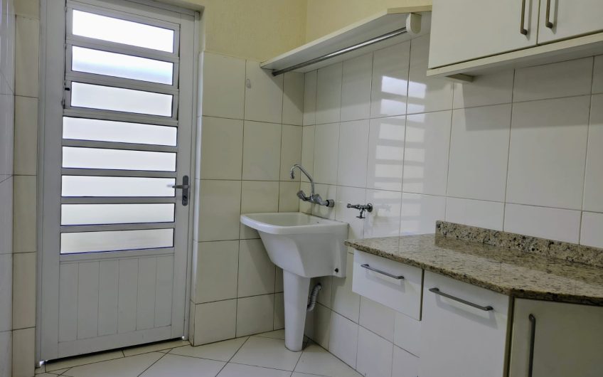 Sobrado para alugar contém 299,59 M² 03 dormitórios no Jardim Social, Curitiba/PR