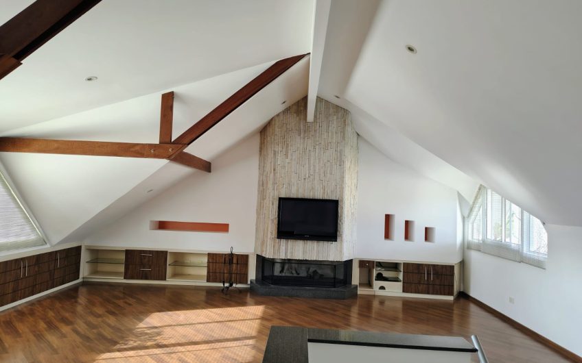 Sobrado para alugar contém 299,59 M² 03 dormitórios no Jardim Social, Curitiba/PR