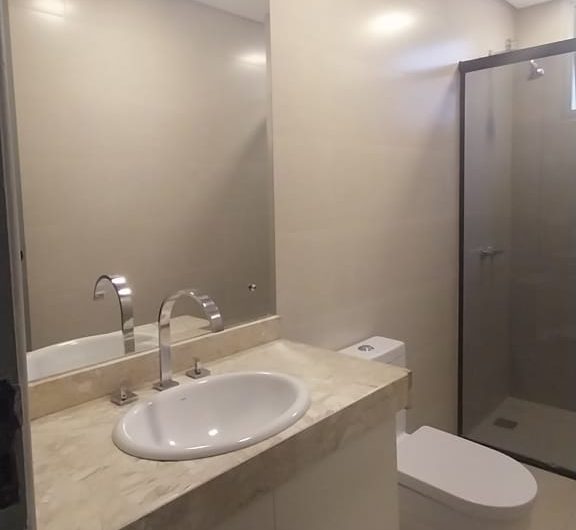 Apartamento para alugar possuí 87,40 M² com 02 dormitórios no Água Verde, Curitiba/PR