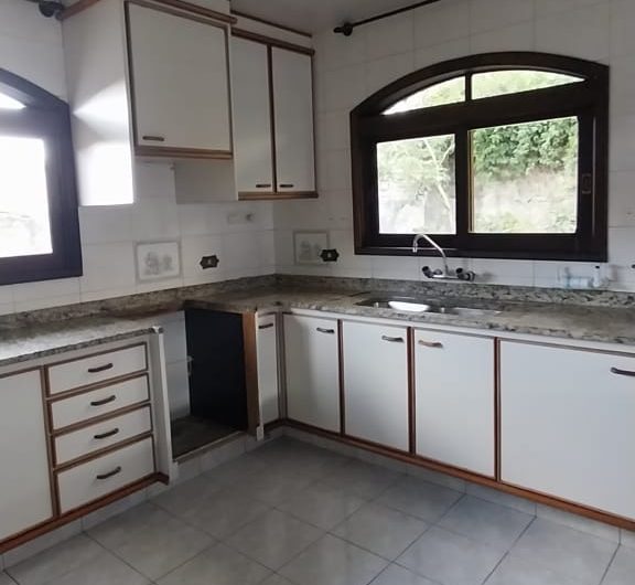 Casa parte Superior para alugar possuí 240,30 M² com 03 dormitórios em Santa Candida/ Curitiba/PR