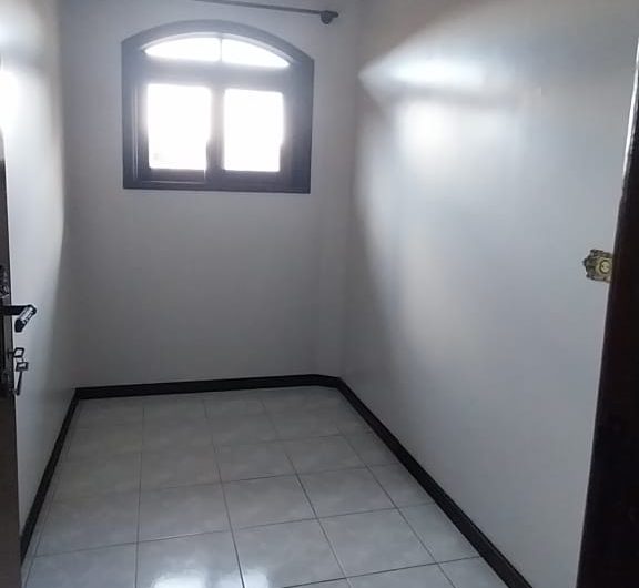Casa parte Superior para alugar possuí 240,30 M² com 03 dormitórios em Santa Candida/ Curitiba/PR