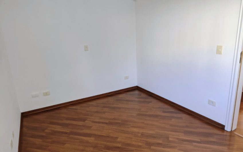 Sobrado para alugar contém 299,59 M² 03 dormitórios no Jardim Social, Curitiba/PR