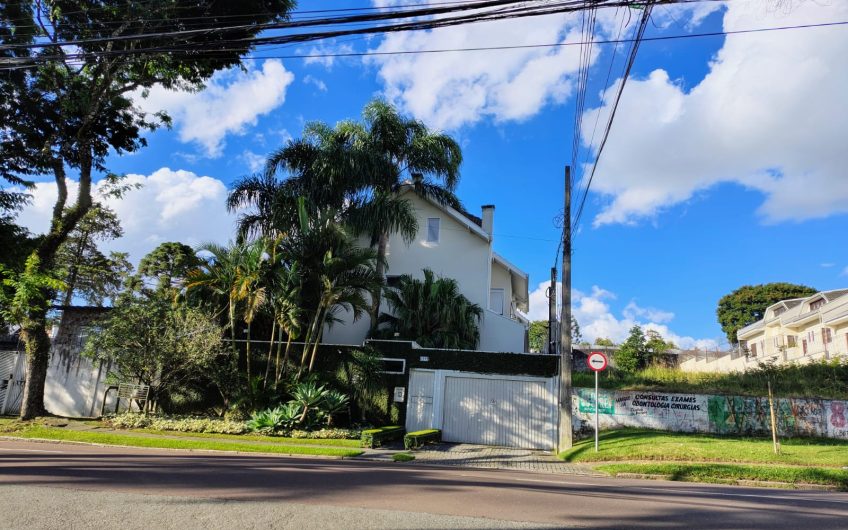 Sobrado para alugar contém 299,59 M² 03 dormitórios no Jardim Social, Curitiba/PR