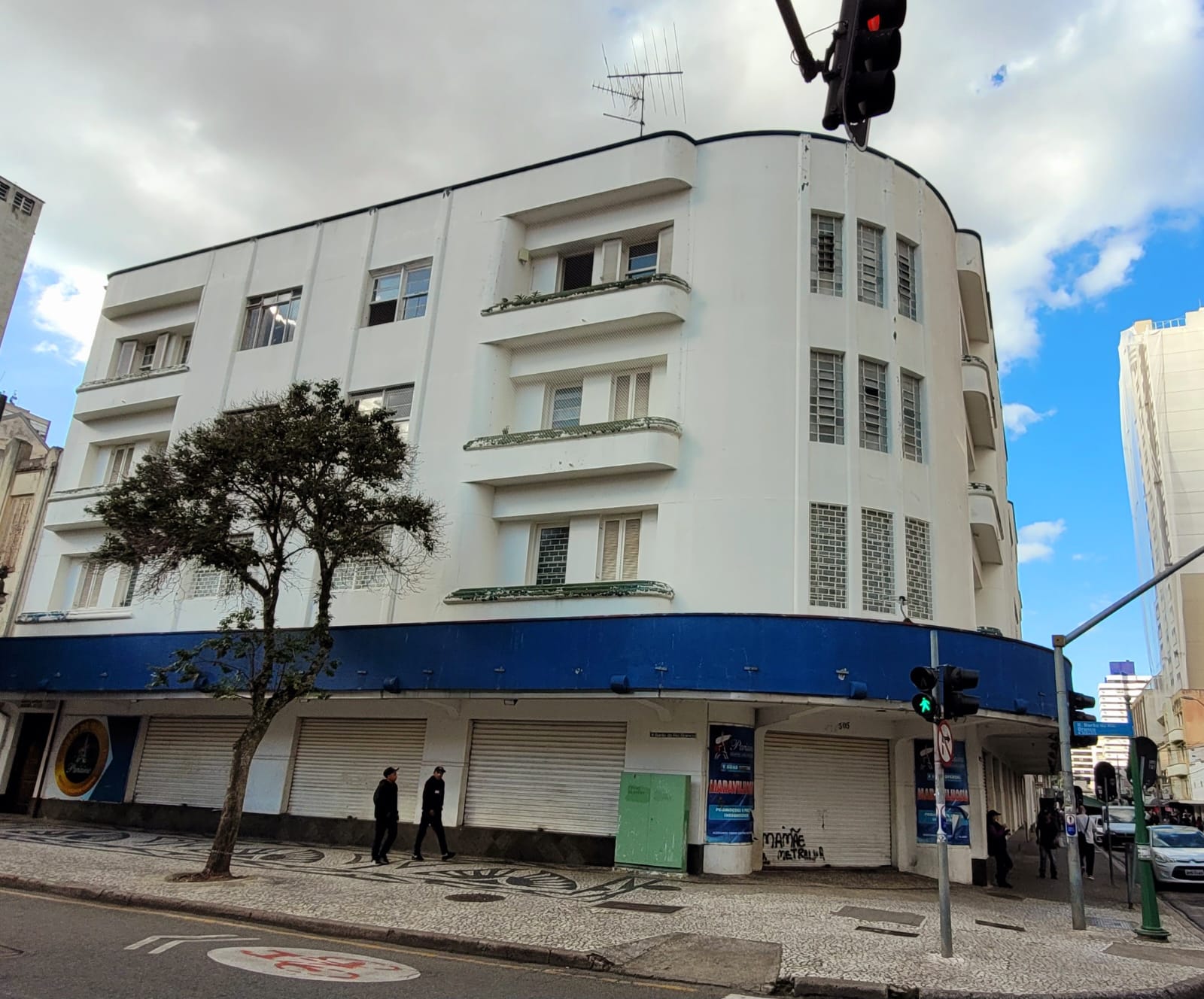 Apartamento para alugar possuí 117,80 M² com 02 dormitórios no Centro de Curitiba/PR