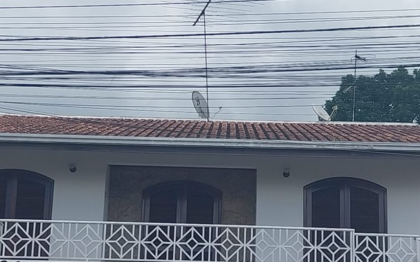 Casa parte Superior para alugar possuí 240,30 M² com 03 dormitórios em Santa Candida/ Curitiba/PR