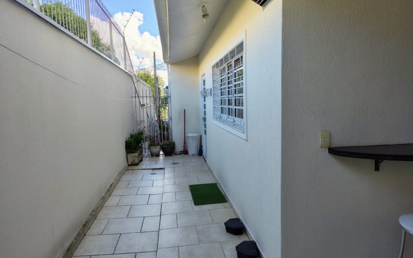 Sobrado para alugar contém 299,59 M² 03 dormitórios no Jardim Social, Curitiba/PR