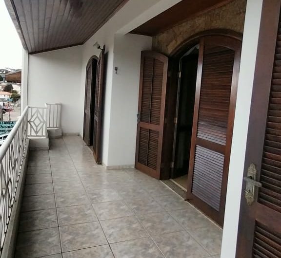 Casa parte Superior para alugar possuí 240,30 M² com 03 dormitórios em Santa Candida/ Curitiba/PR