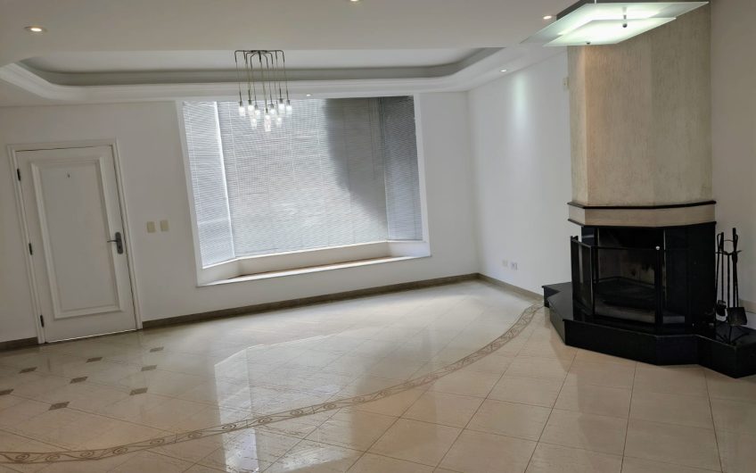 Sobrado para alugar contém 299,59 M² 03 dormitórios no Jardim Social, Curitiba/PR