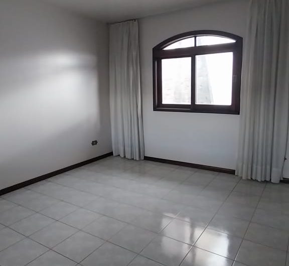 Casa parte Superior para alugar possuí 240,30 M² com 03 dormitórios em Santa Candida/ Curitiba/PR