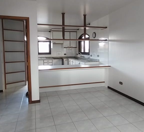 Casa parte Superior para alugar possuí 240,30 M² com 03 dormitórios em Santa Candida/ Curitiba/PR