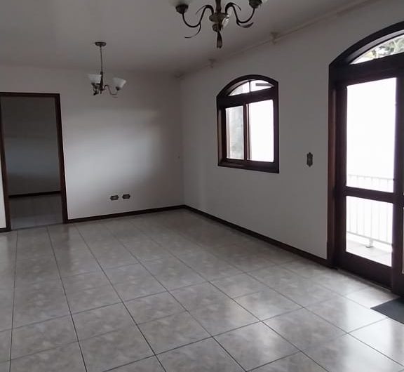 Casa parte Superior para alugar possuí 240,30 M² com 03 dormitórios em Santa Candida/ Curitiba/PR