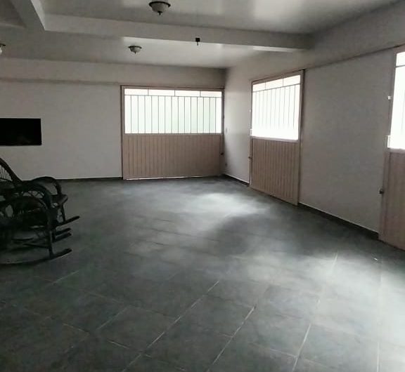 Casa parte Superior para alugar possuí 240,30 M² com 03 dormitórios em Santa Candida/ Curitiba/PR