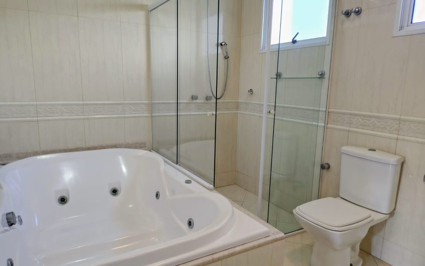 Sobrado para alugar contém 299,59 M² 03 dormitórios no Jardim Social, Curitiba/PR