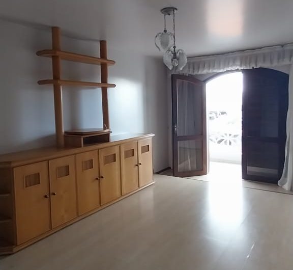 Casa parte Superior para alugar possuí 240,30 M² com 03 dormitórios em Santa Candida/ Curitiba/PR