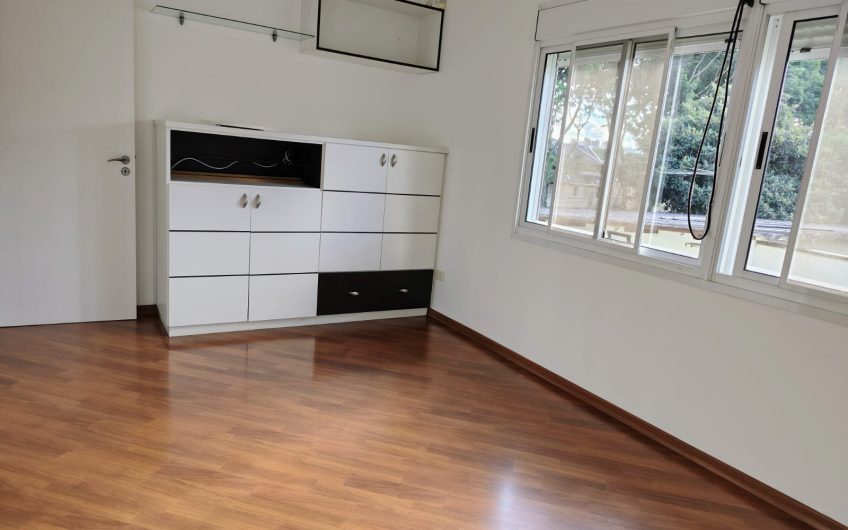 Sobrado para alugar contém 299,59 M² 03 dormitórios no Jardim Social, Curitiba/PR
