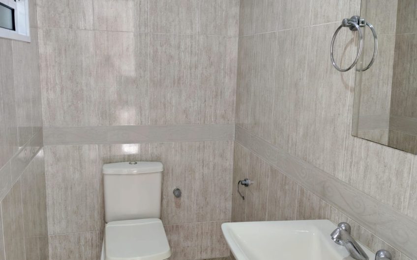 Sobrado para alugar contém 299,59 M² 03 dormitórios no Jardim Social, Curitiba/PR