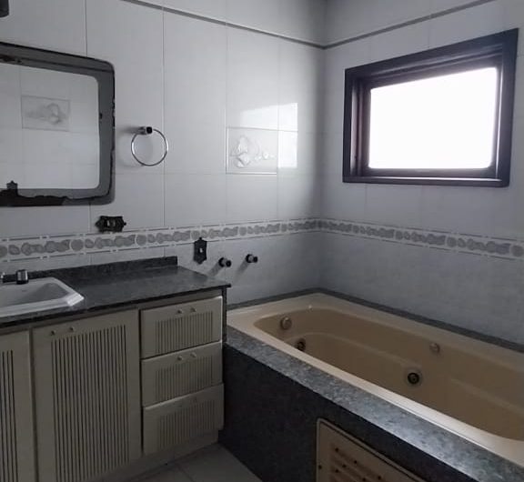 Casa parte Superior para alugar possuí 240,30 M² com 03 dormitórios em Santa Candida/ Curitiba/PR