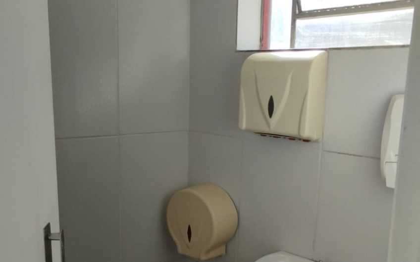 Loja para alugar possuí 211,00 M² com 01 sala ampla na parte térrea e 04 salas piso superior no Jardim Botânico, Curitiba/PR