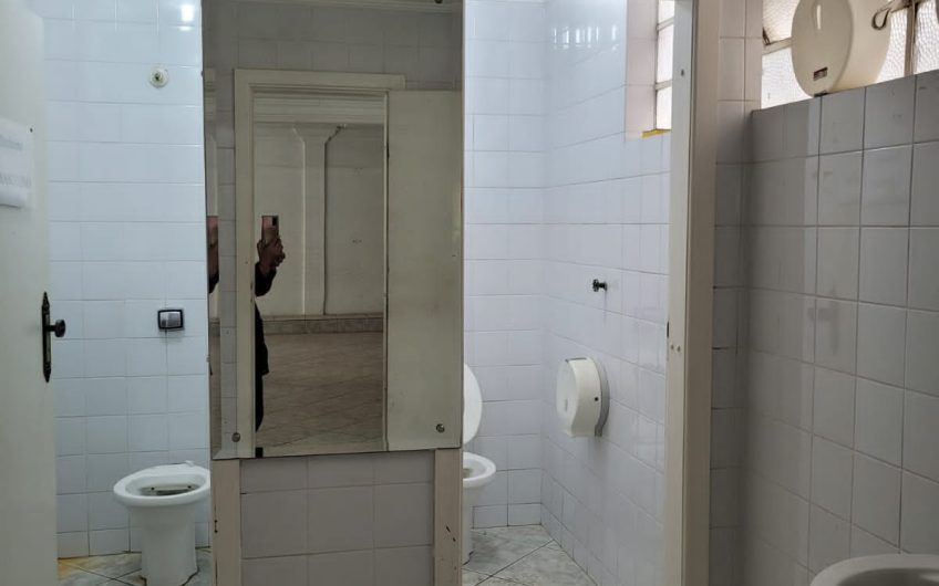 Loja para alugar possuí 1.458,00 M² com 02 salas amplas + 5 salas no Centro de Curitiba/PR