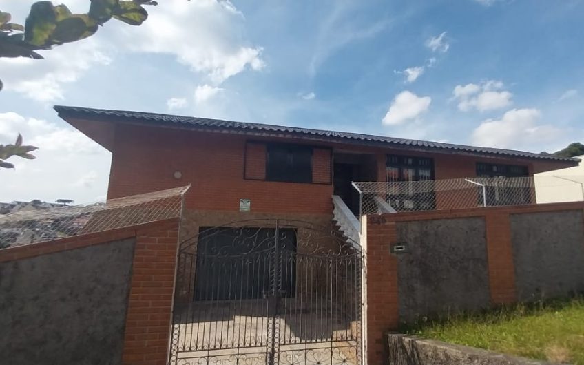 Casa para alugar possuí 119,50 M² com 4 dormitórios no Pilarzinho, Curitiba/PR
