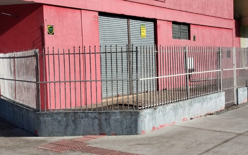 Loja para alugar possuí 211,00 M² com 01 sala ampla na parte térrea e 04 salas piso superior no Jardim Botânico, Curitiba/PR