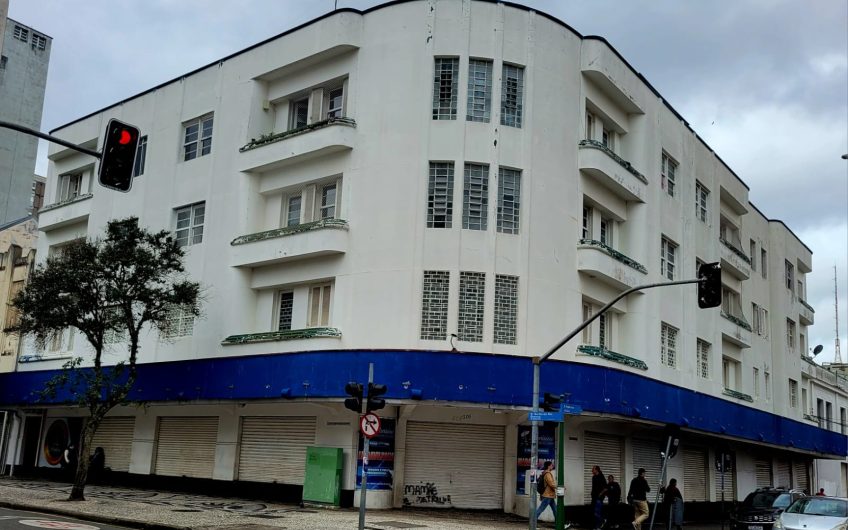 Loja para alugar possuí 1.458,00 M² com 02 salas amplas + 5 salas no Centro de Curitiba/PR