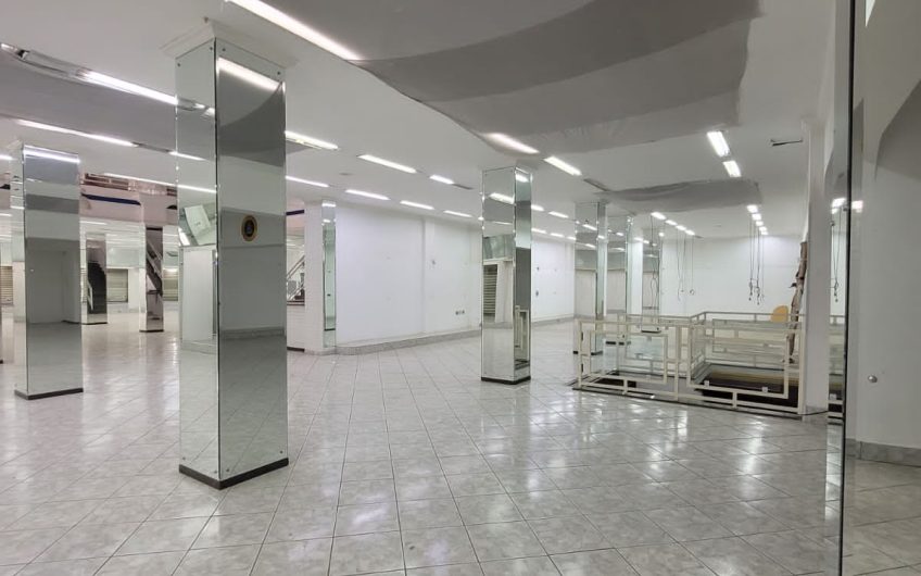 Loja para alugar possuí 1.458,00 M² com 02 salas amplas + 5 salas no Centro de Curitiba/PR