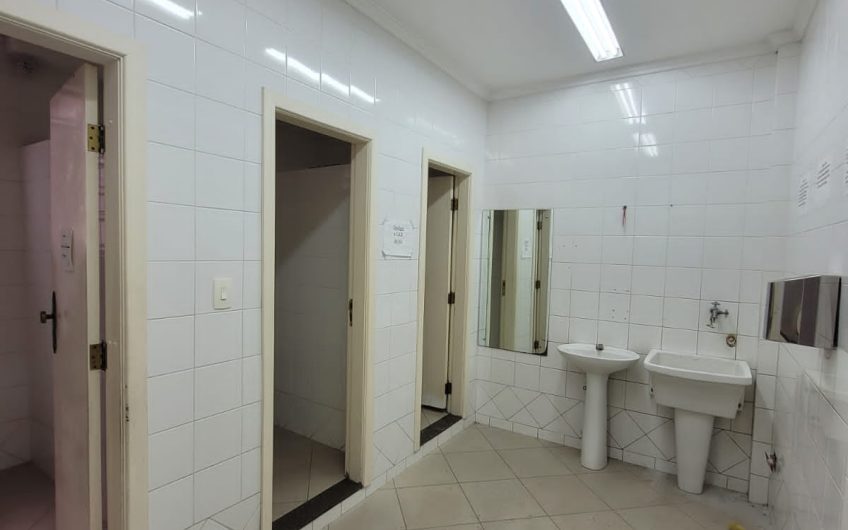Loja para alugar possuí 1.458,00 M² com 02 salas amplas + 5 salas no Centro de Curitiba/PR
