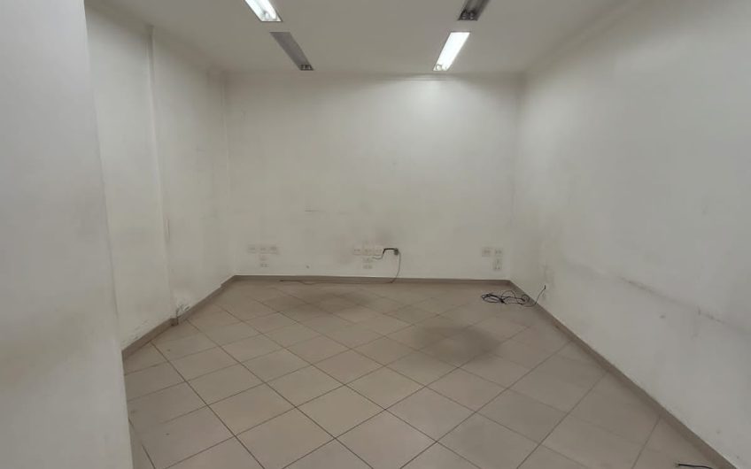Loja para alugar possuí 1.458,00 M² com 02 salas amplas + 5 salas no Centro de Curitiba/PR
