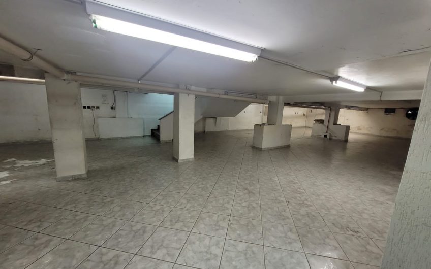 Loja para alugar possuí 1.458,00 M² com 02 salas amplas + 5 salas no Centro de Curitiba/PR