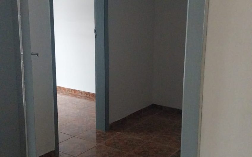 Casa para alugar possuí 35,00 M² com 2 dormitórios no Portão, Curitiba/PR
