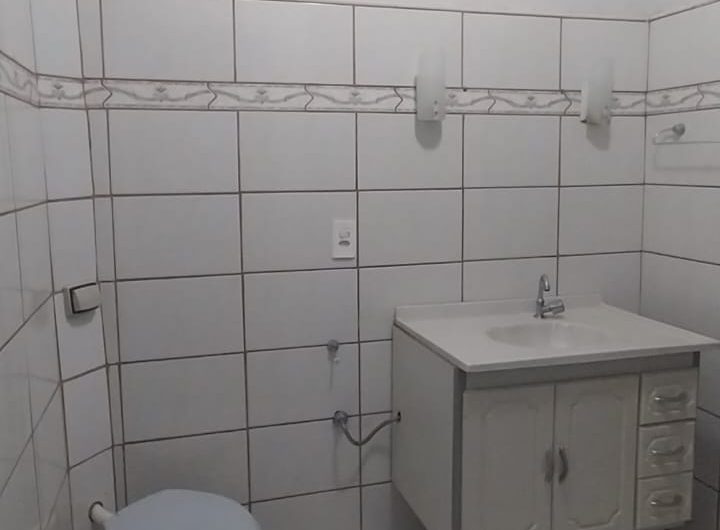 Casa para alugar possuí 70,00 M² com 02 dormitórios no bairro Portão, Curitiba/PR