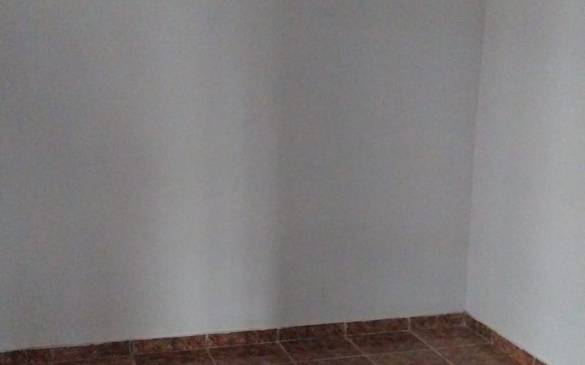 Casa para alugar possuí 35,00 M² com 2 dormitórios no Portão, Curitiba/PR