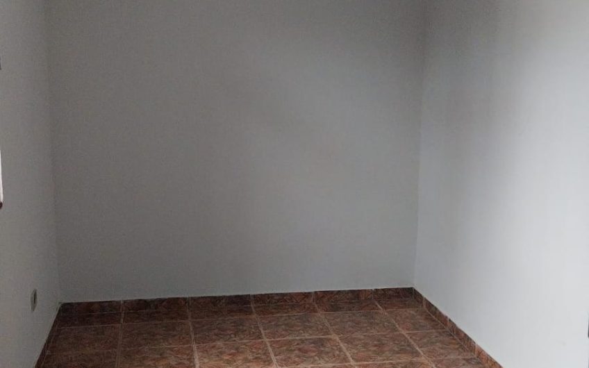 Casa para alugar possuí 35,00 M² com 2 dormitórios no Portão, Curitiba/PR