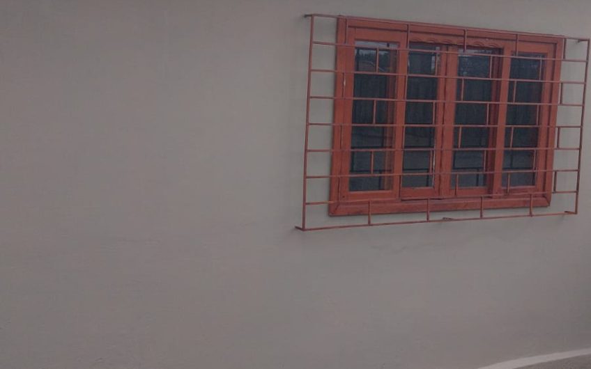 Casa para alugar possuí 35,00 M² com 2 dormitórios no Portão, Curitiba/PR