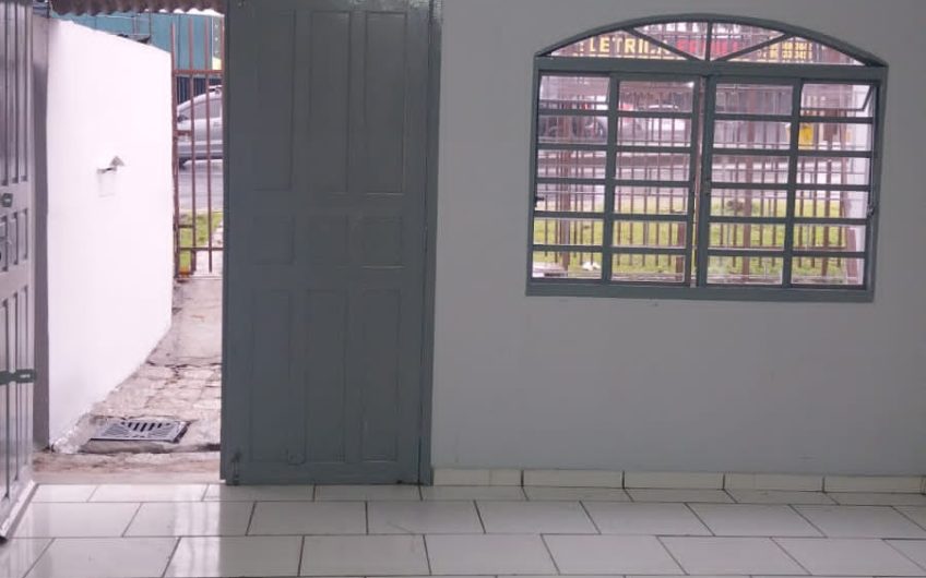 Casa para alugar possuí 70,00 M² com 02 dormitórios no bairro Portão, Curitiba/PR