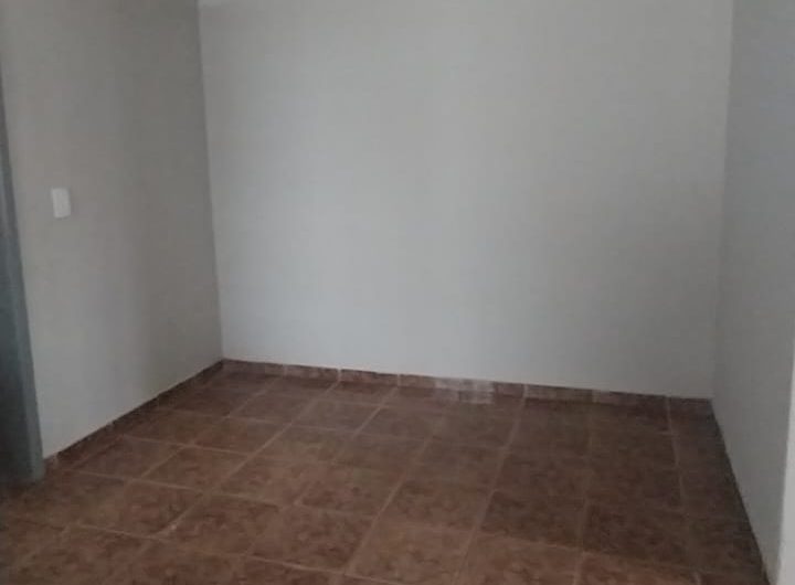 Casa para alugar possuí 35,00 M² com 2 dormitórios no Portão, Curitiba/PR