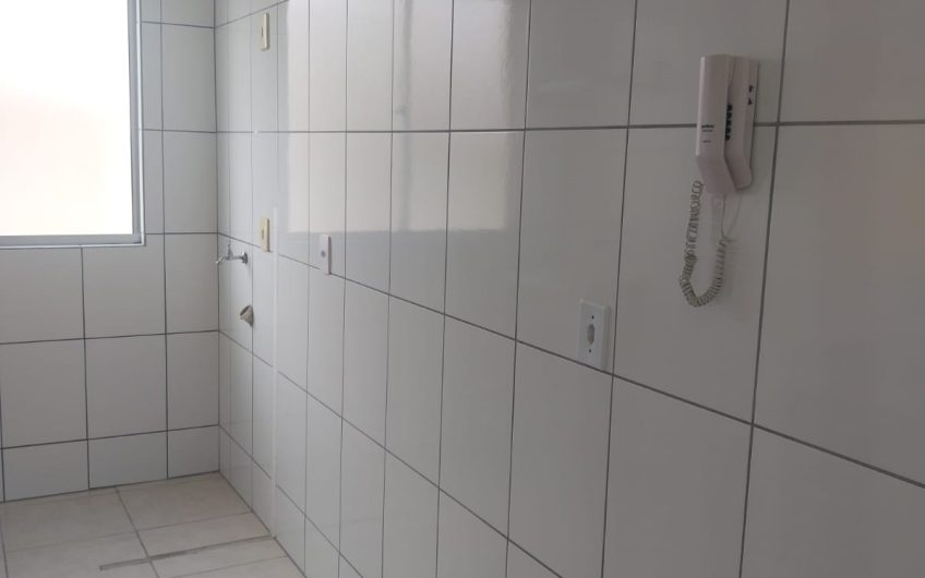 Apartamento para alugar possuí 52,50 M² com 02 dormitório no Sitio Cercado, Curitiba/PR