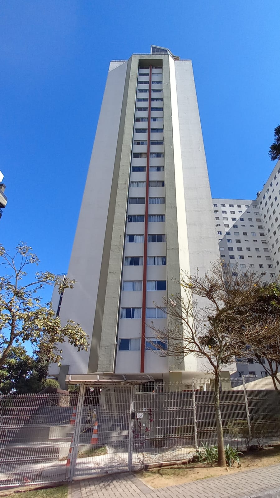 Apartamento para alugar possuí 117,70 M²com 3 dormitórios no Cristo Rei, Curitiba/PR