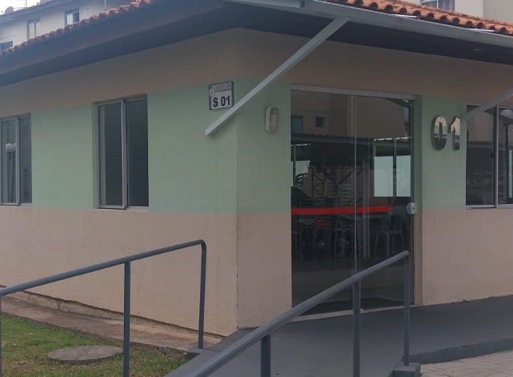 Apartamento para alugar possuí 52,50 M² com 02 dormitório no Sitio Cercado, Curitiba/PR