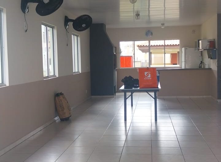 Apartamento para alugar possuí 52,50 M² com 02 dormitório no Sitio Cercado, Curitiba/PR