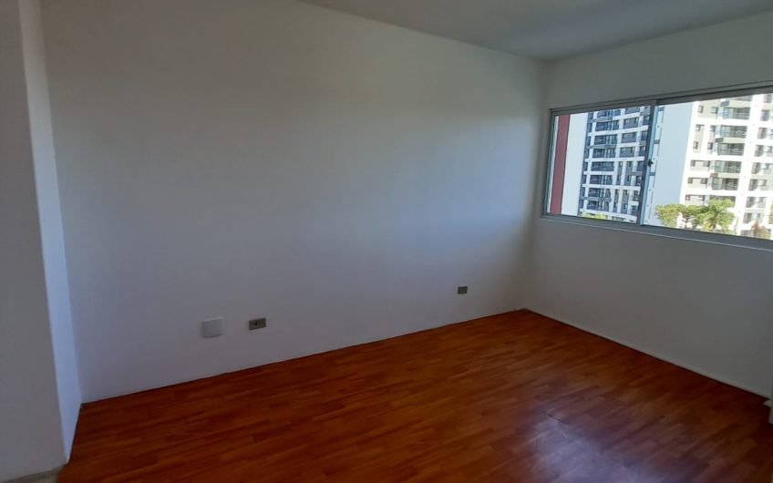 Apartamento para alugar possuí 117,70 M²com 3 dormitórios no Cristo Rei, Curitiba/PR