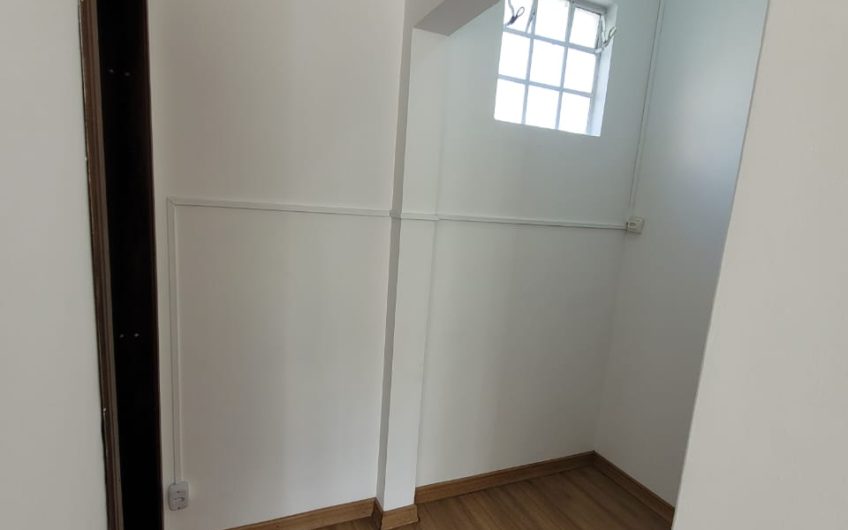 Loja para alugar possuí 30,00 M² sala com banheiro no Alto XV, Curitiba/PR