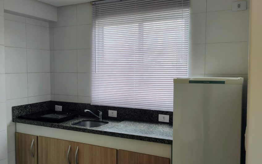Studio mobiliado com garagem, 01 dormitório no Boa Vista