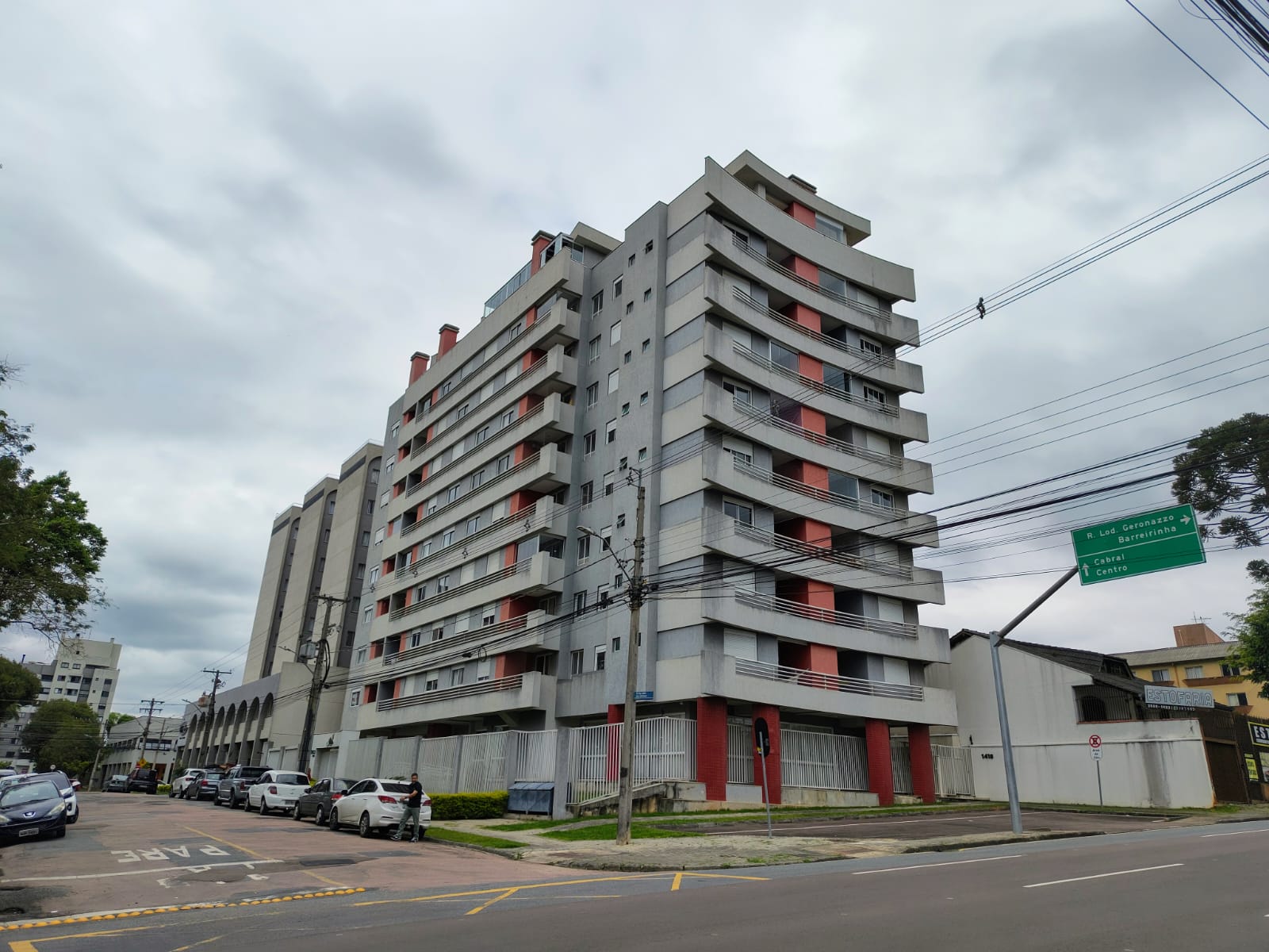 Studio mobiliado com garagem, 01 dormitório no Boa Vista