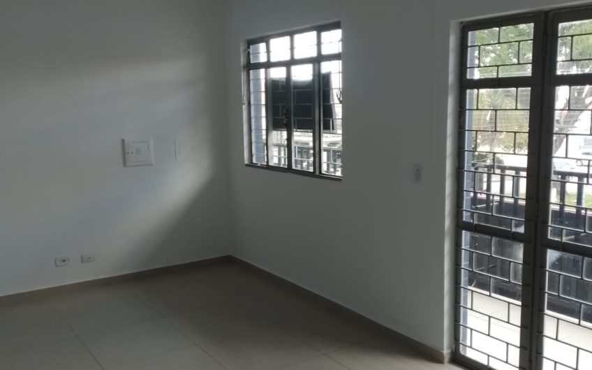 Sala Comercial para Locação possuí 82,50 M² com 02 salas e 02 bwcs no Jardim Osasco, Colombo/PR