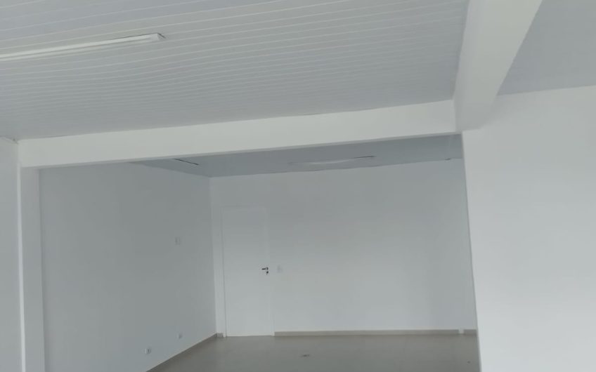 Sala Comercial para Locação possuí 82,50 M² com 02 salas e 02 bwcs no Jardim Osasco, Colombo/PR