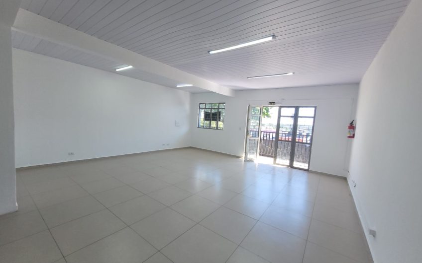 Sala Comercial para Locação possuí 82,50 M² com 02 salas e 02 bwcs no Jardim Osasco, Colombo/PR